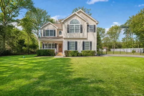 $745,000 | 4 Clinton Avenue, Bellport, NY 11713