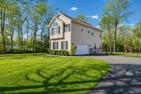 $745,000 | 4 Clinton Avenue, Bellport, NY 11713
