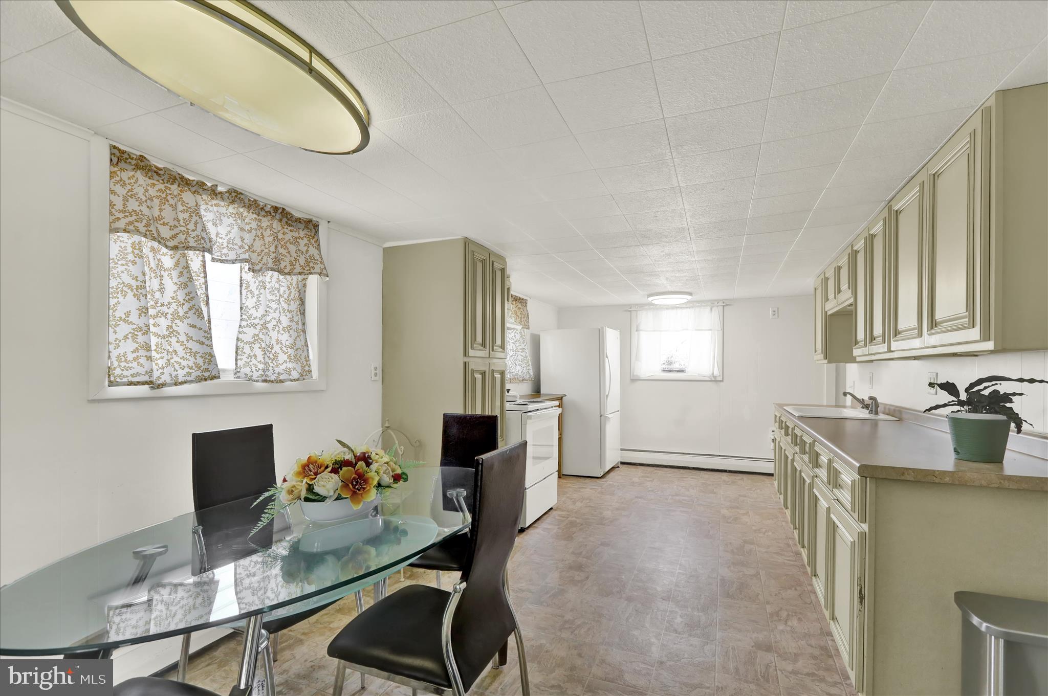 1086 Heffner Lane Reading, PA 19605 - Photo 18 of 44 a dining room with furniture and a window
