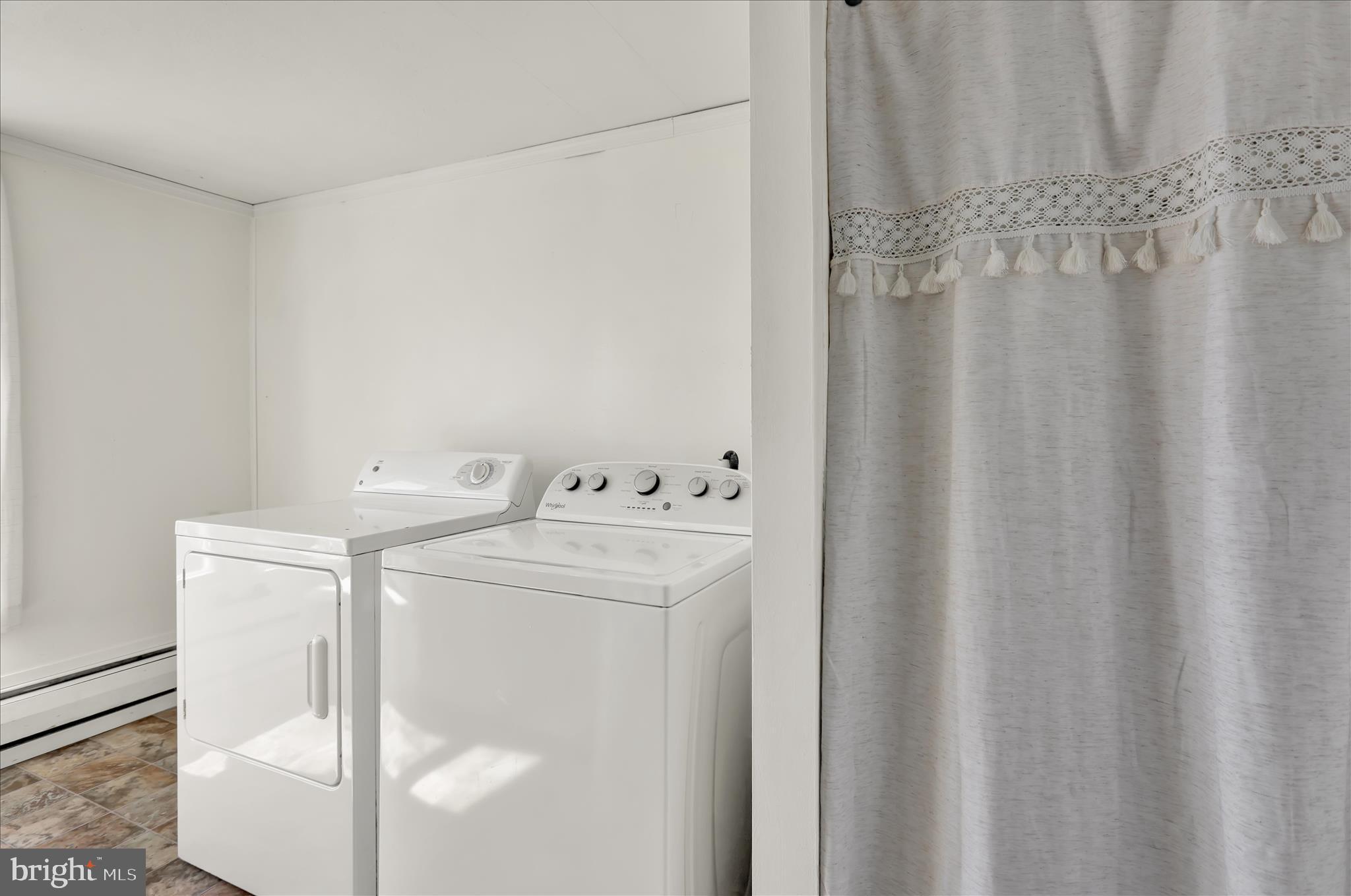 1086 Heffner Lane Reading, PA 19605 - Photo 23 of 44 a utility room with dryer and washer