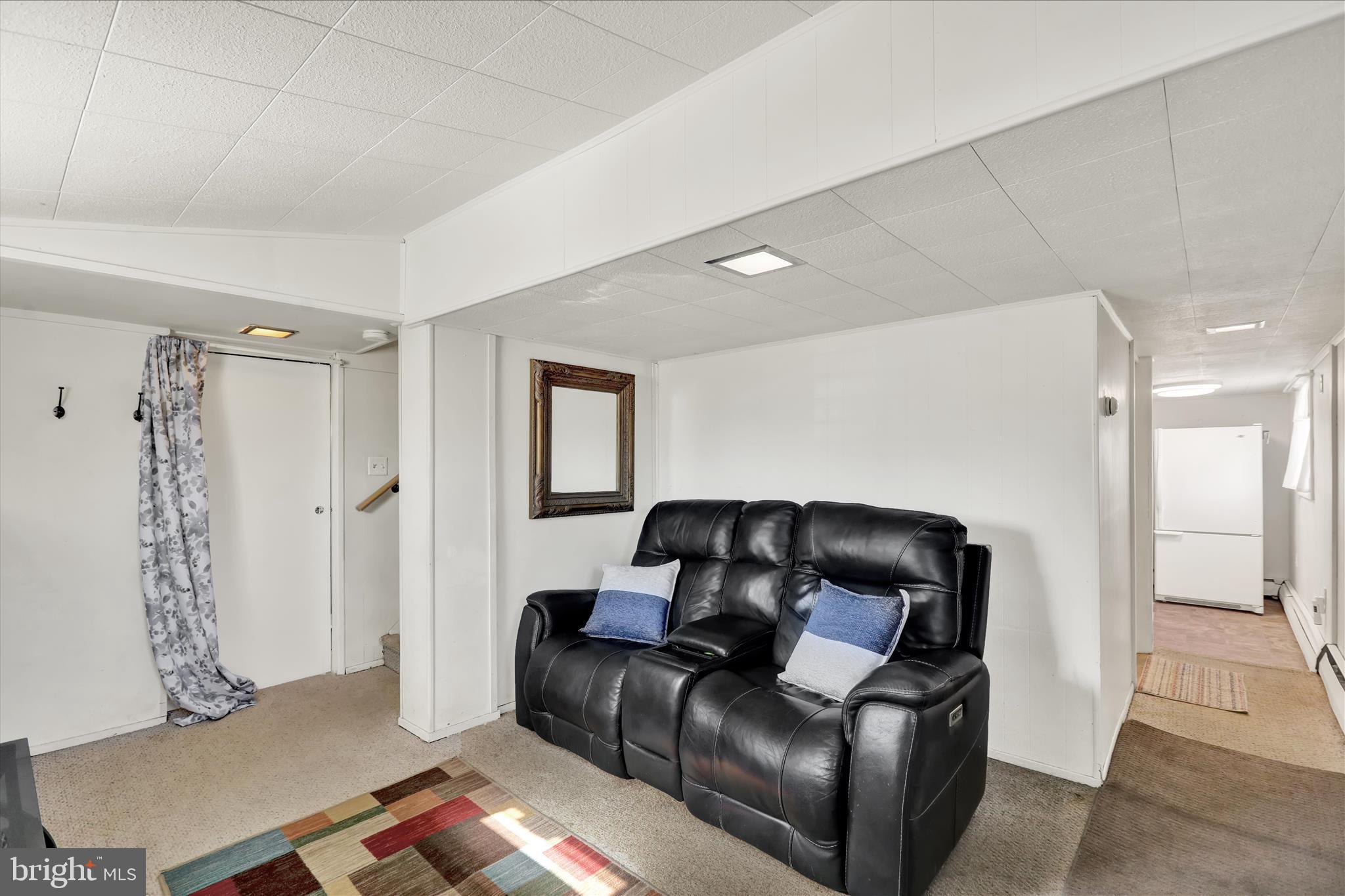 1086 Heffner Lane Reading, PA 19605 - Photo 10 of 44 a living room with furniture and a mirror