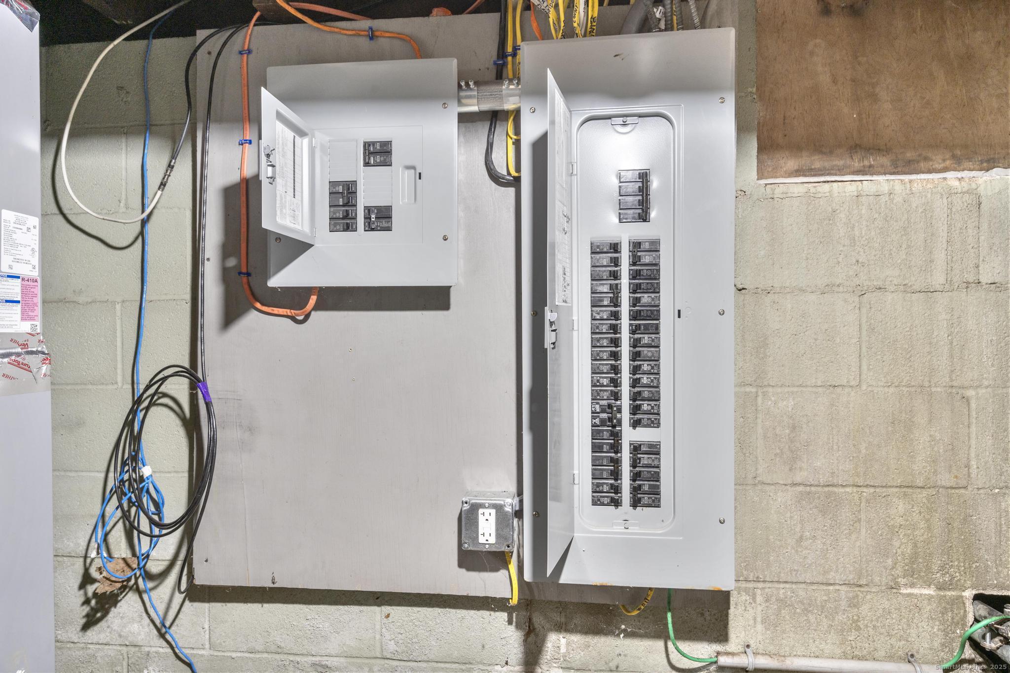 115 Old Wolcott Road Bristol, CT 06010 - Photo 23 of 23 a picture of a bathroom with mirror on the wall