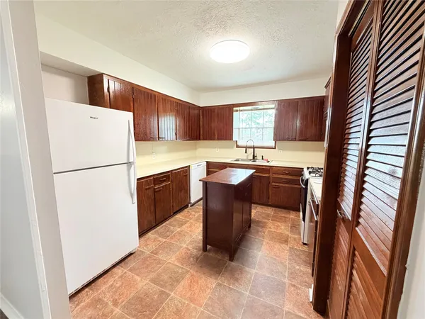$2,660 | 20729 Canterbury Lane, Porter, TX 77365