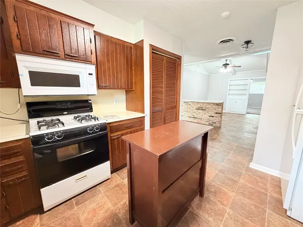 $2,660 | 20729 Canterbury Lane, Porter, TX 77365