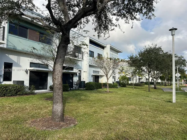 $3,550 | 4416 Northwest 9th Street, Unit 4416, Plantation, FL 33317