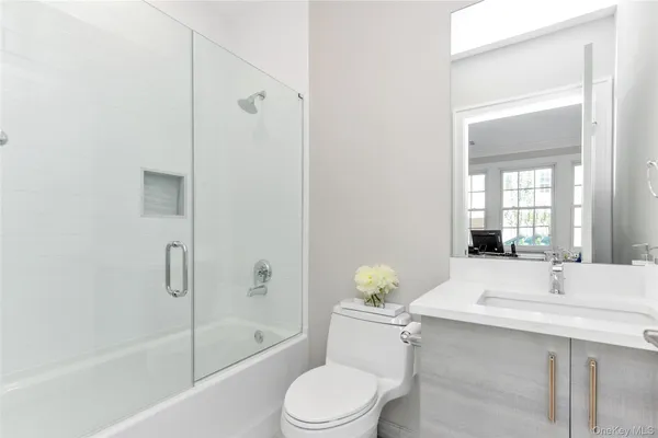 $10,800 | 601 Grist Mill Circle, Unit 601, Roslyn, NY 11576