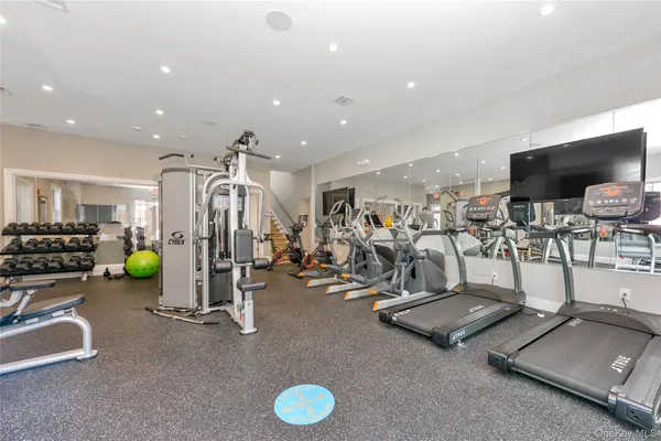 $10,800 | 601 Grist Mill Circle, Unit 601, Roslyn, NY 11576