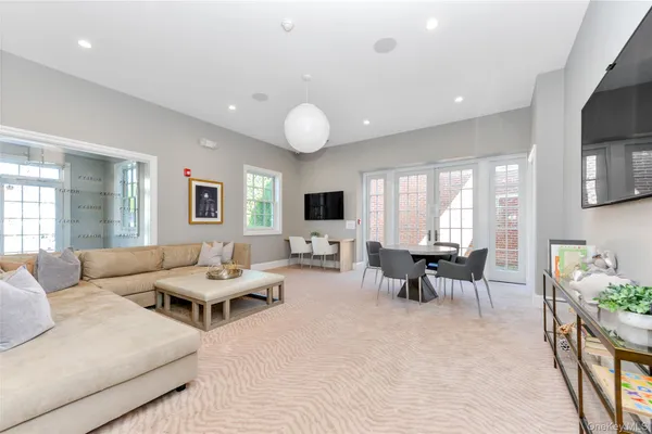 $10,800 | 601 Grist Mill Circle, Unit 601, Roslyn, NY 11576