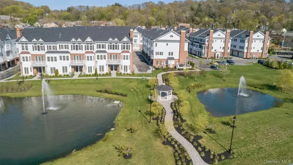 $10,800 | 601 Grist Mill Circle, Unit 601, Roslyn, NY 11576