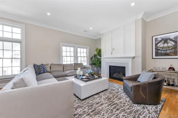 $10,800 | 601 Grist Mill Circle, Unit 601, Roslyn, NY 11576