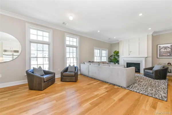 $10,800 | 601 Grist Mill Circle, Unit 601, Roslyn, NY 11576