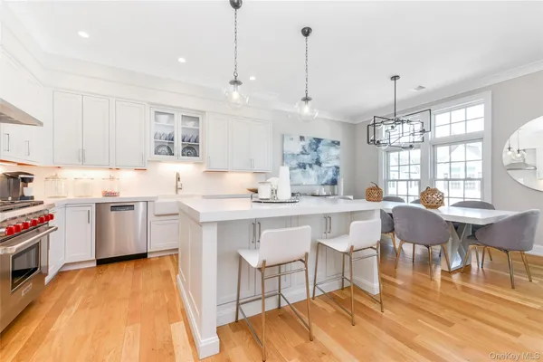 $10,800 | 601 Grist Mill Circle, Unit 601, Roslyn, NY 11576