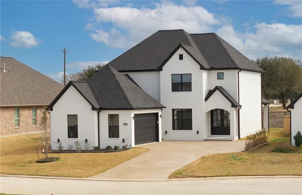 a house view with a outdoor space