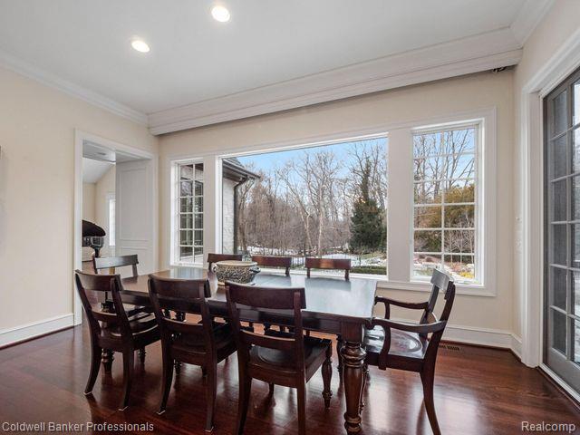 570 Rudgate Road Bloomfield Hills, MI 48304 - Photo 11 of 57 Enjoy the beautiful views while having a meal