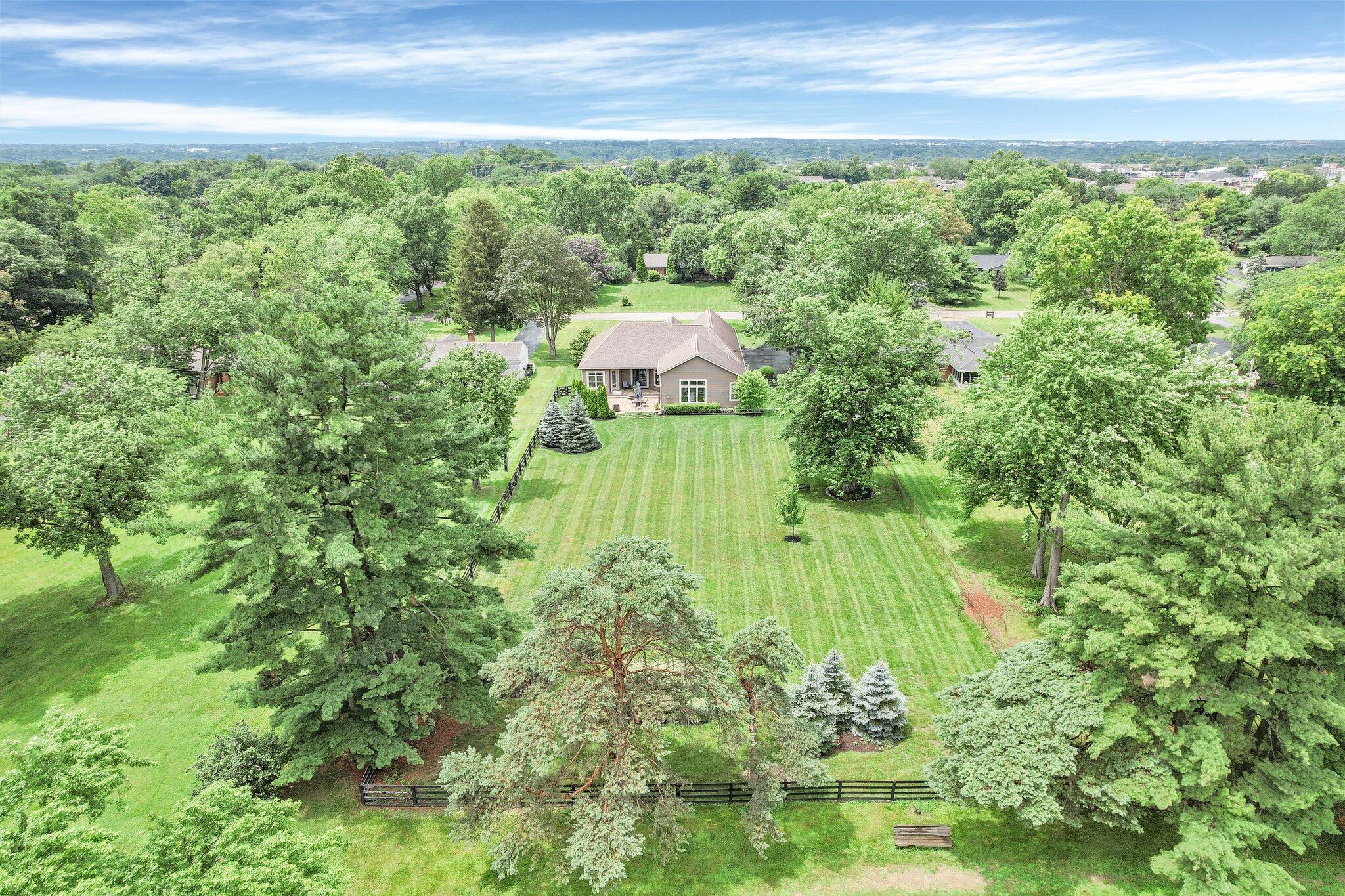 5042 Henderson Heights Road Columbus, OH 43220 - Photo 6 of 57 72-web-or-mls-5042-henderson-heights-rd