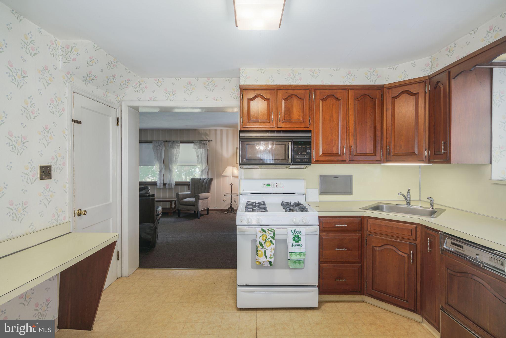 56 Worrell Drive Springfield, PA 19064 - Photo 16 of 33 Kitchen