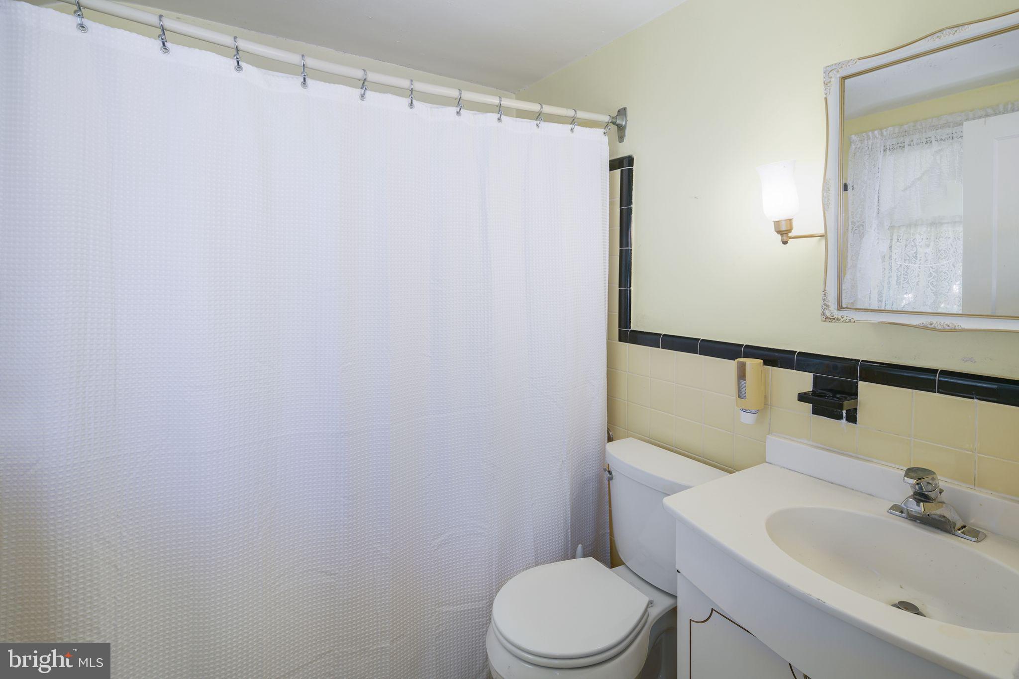 56 Worrell Drive Springfield, PA 19064 - Photo 23 of 33 Full Bathroom