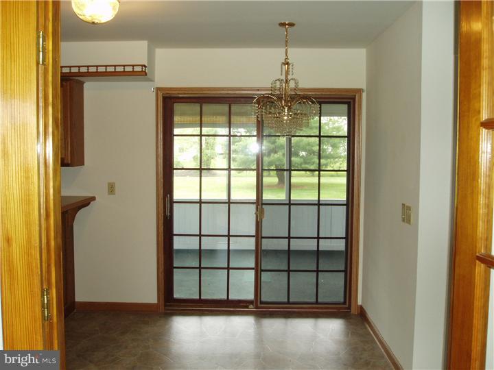 454 Dyke Branch Road Dover, DE 19901 - Photo 3 of 18 Kitchen