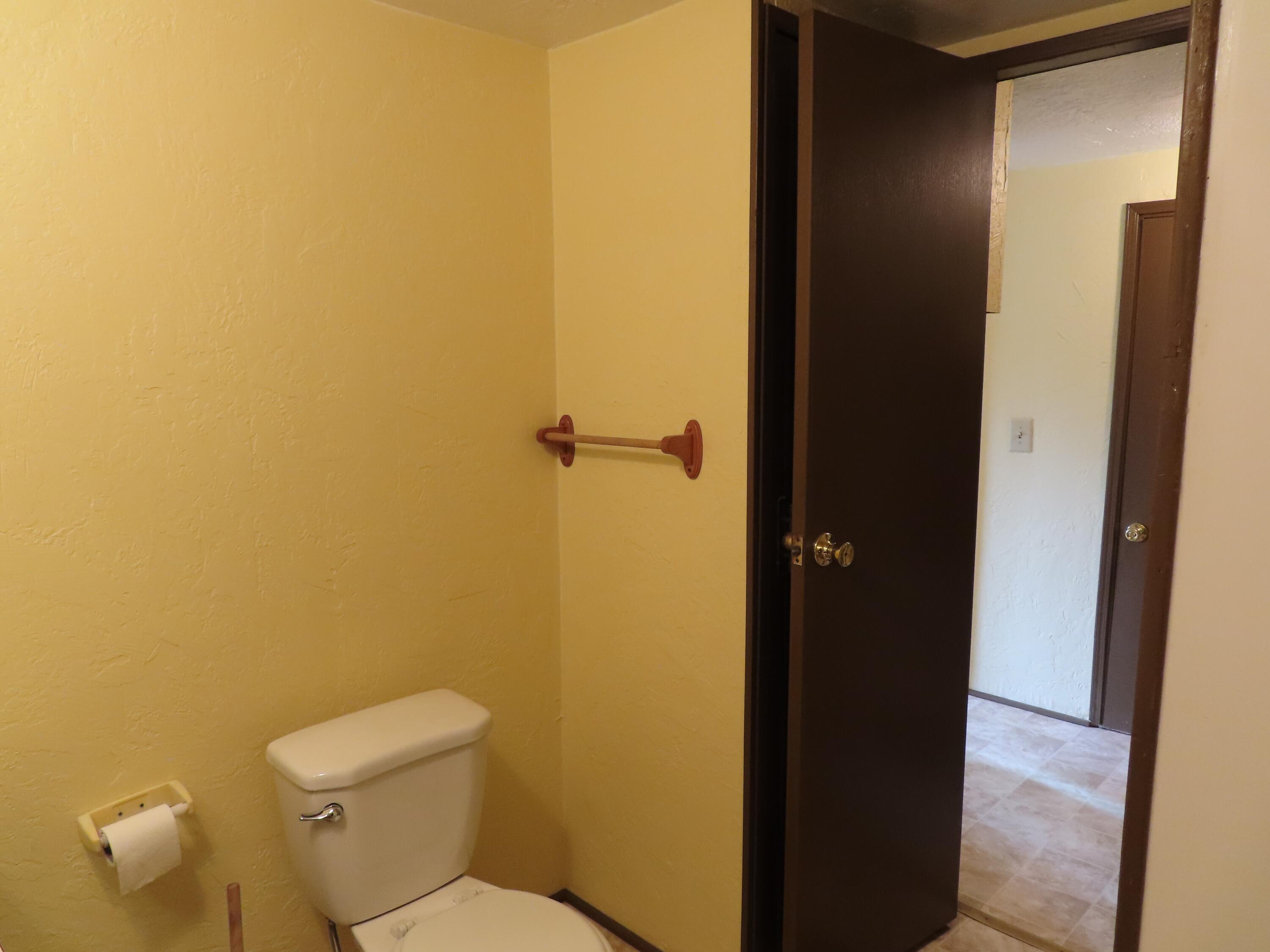 11427 Blackwell Road, Unit 4 Central Point, OR 97502 - Photo 20 of 24 17