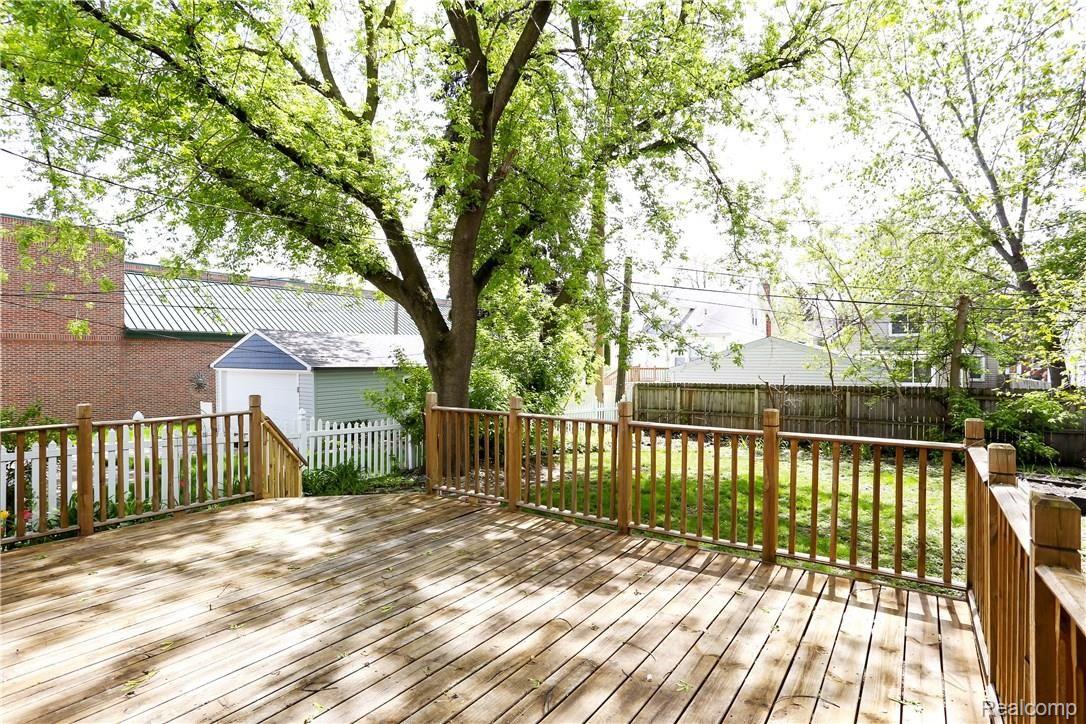 971 Oxford Road Berkley, MI 48072 - Photo 31 of 38 Oxford-30.jpg