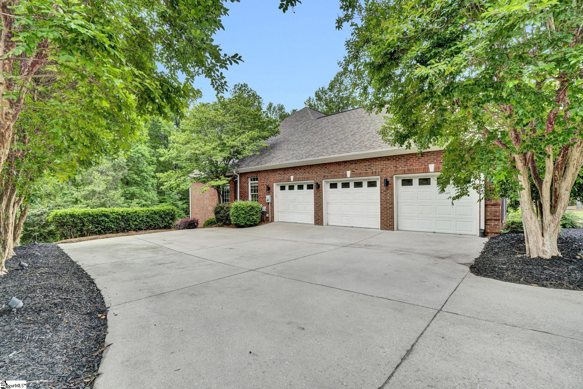 881 Inverness Circle Spartanburg, SC 29306 - Photo 33 of 36