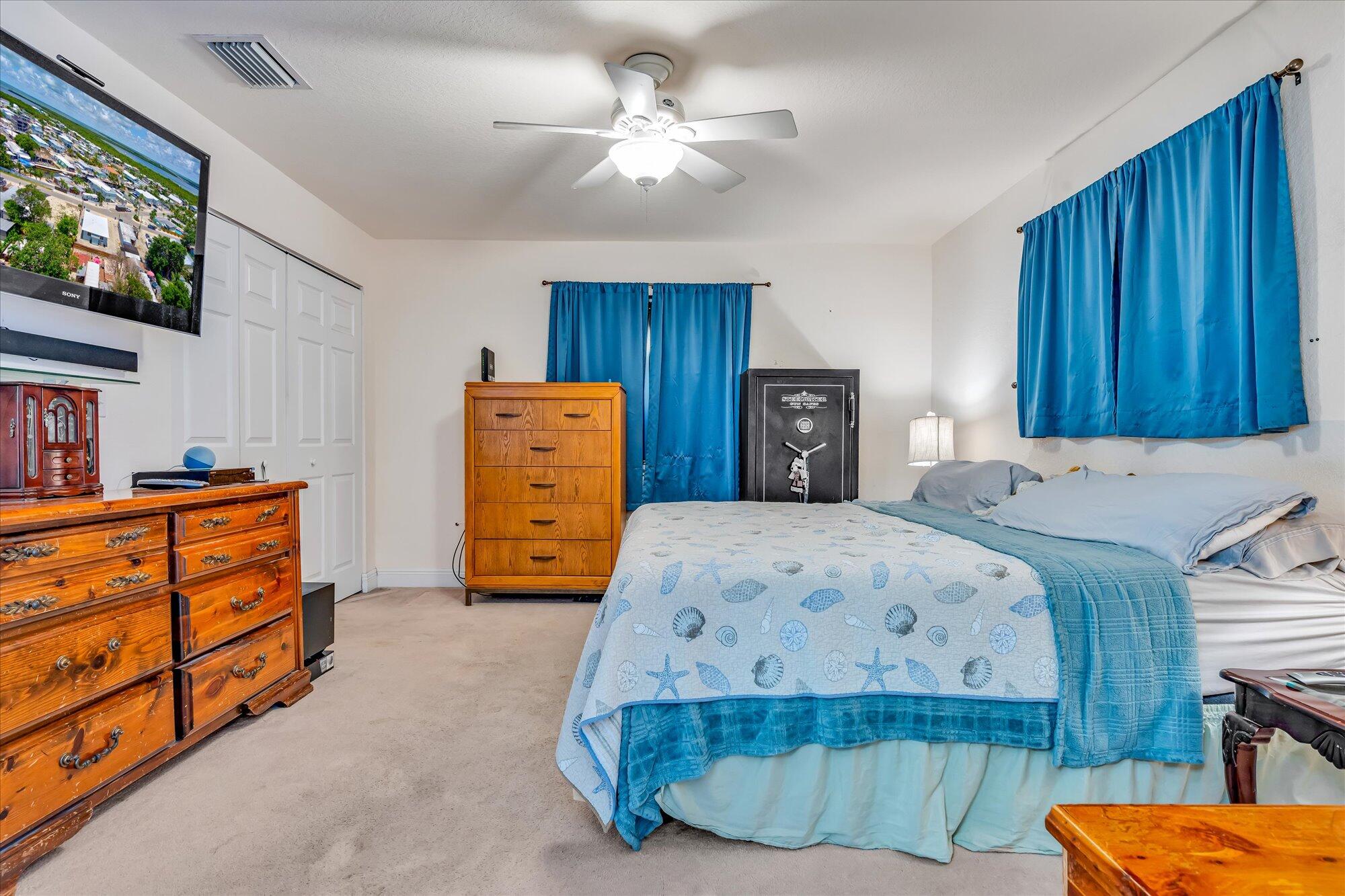 939 Plantation Road Key Largo, FL 33037 - Photo 18 of 38 a bed room with a bed and a television