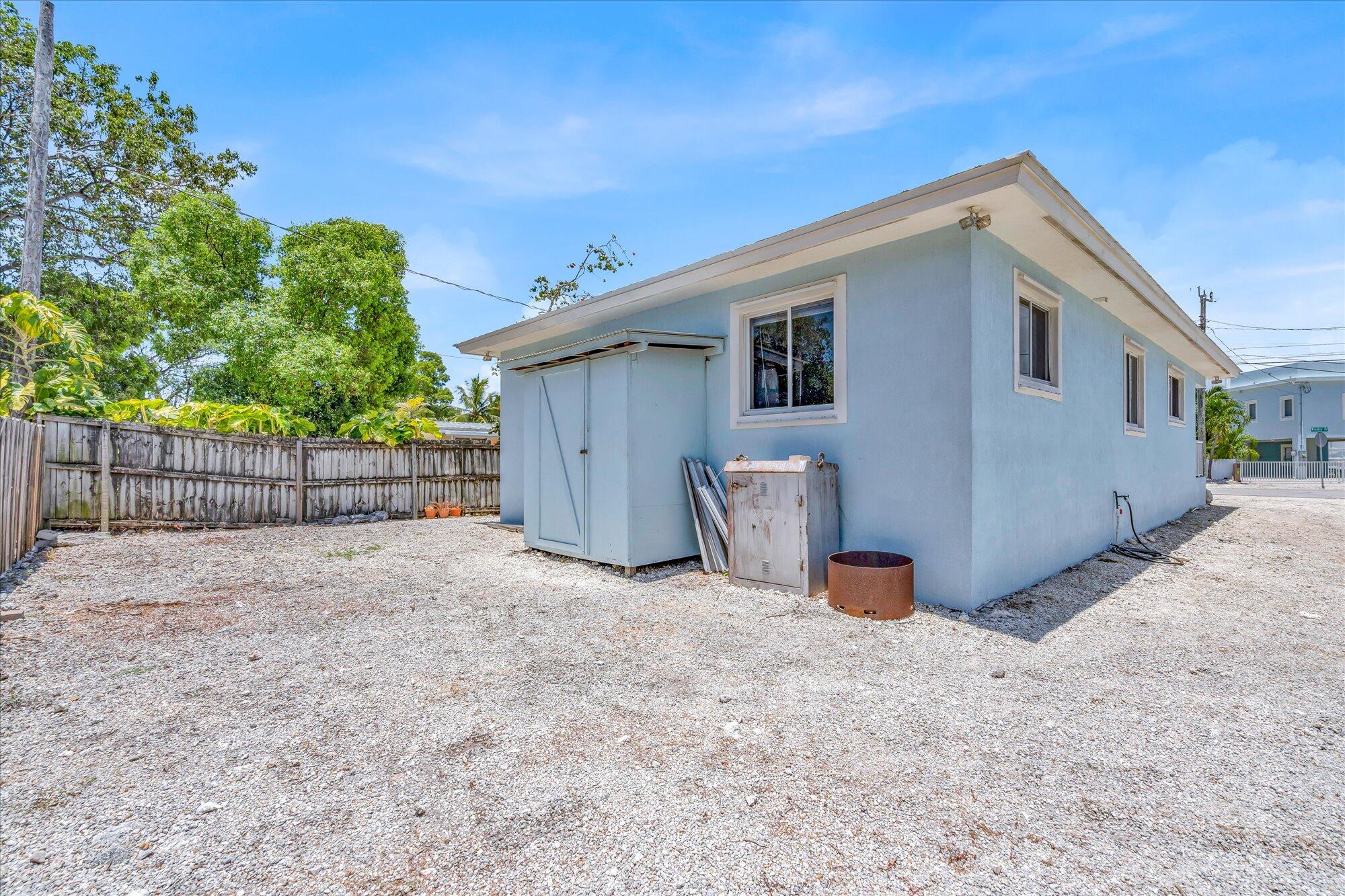 939 Plantation Road Key Largo, FL 33037 - Photo 28 of 38 a view of backyard with wooden fence