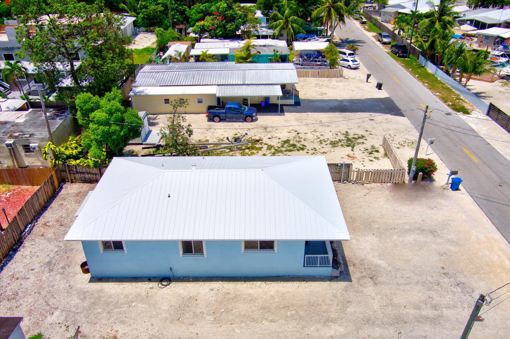 939 Plantation Road Key Largo, FL 33037 - Photo 31 of 38 a view of a back yard