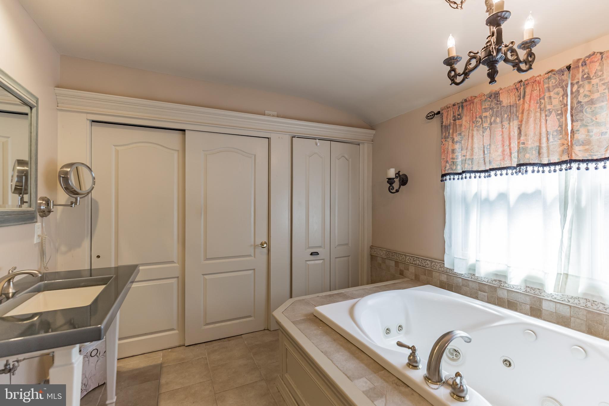 129 Round Hill Road Voorhees, NJ 08043 - Photo 11 of 33 Luxuary Jetted Bath, Lava stone sink