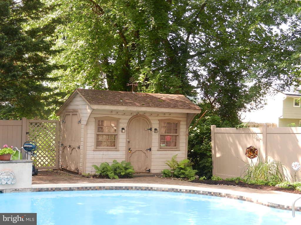 129 Round Hill Road Voorhees, NJ 08043 - Photo 30 of 33 "She Shed", Fenced yard