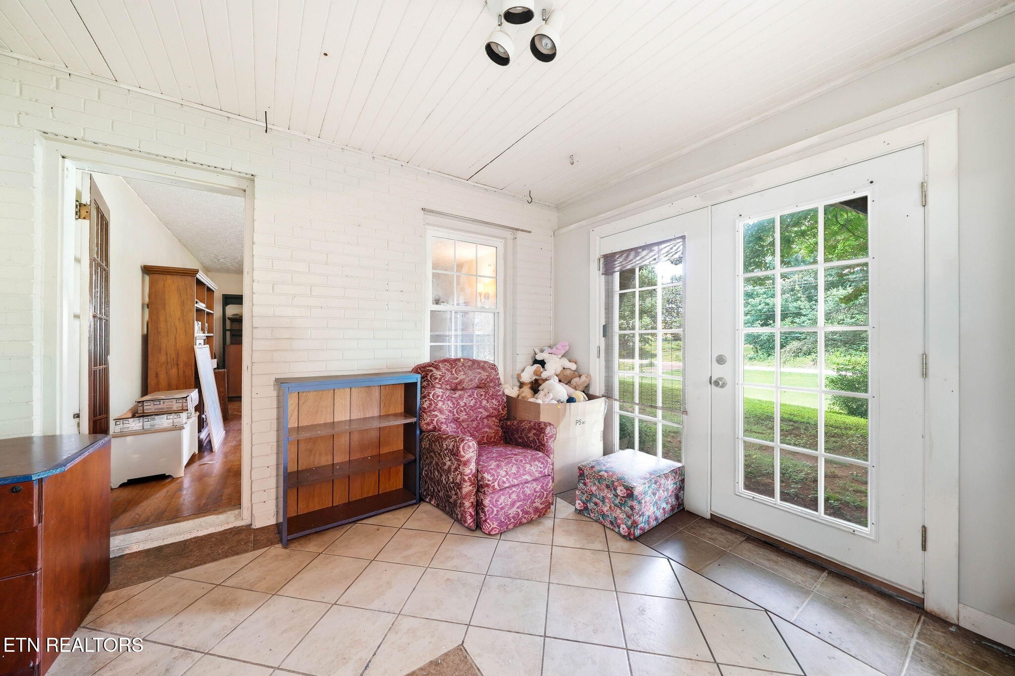 3992 Highway 92 Rutledge, TN 37861 - Photo 16 of 34 a living room with furniture and a window
