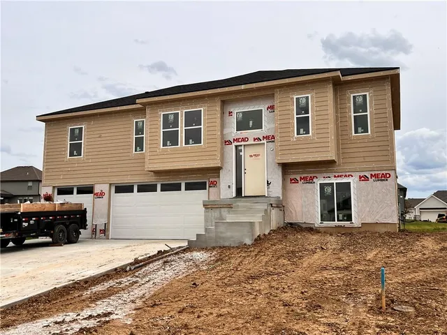 $393,900 | 806 West Shawhan Parkway, Lone Jack, MO 64086