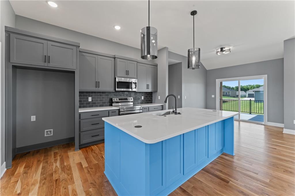 806 West Shawhan Parkway Lone Jack, MO 64086 - Photo 11 of 37