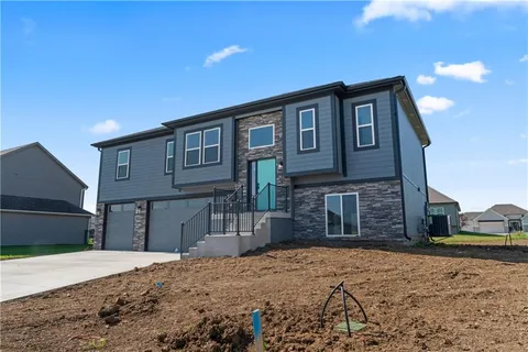 $393,900 | 806 West Shawhan Parkway, Lone Jack, MO 64086