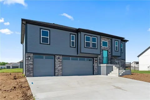 $393,900 | 806 West Shawhan Parkway, Lone Jack, MO 64086