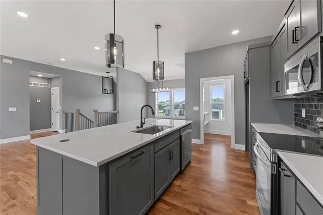 $393,900 | 806 West Shawhan Parkway, Lone Jack, MO 64086