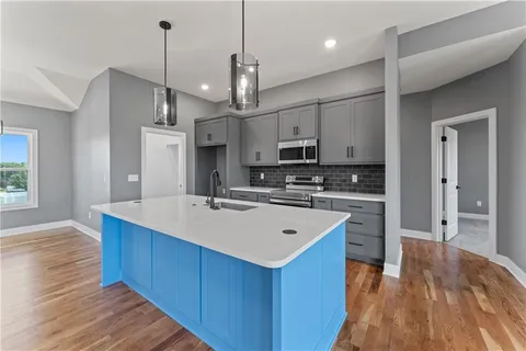 $393,900 | 806 West Shawhan Parkway, Lone Jack, MO 64086