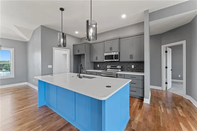 $393,900 | 806 West Shawhan Parkway, Lone Jack, MO 64086