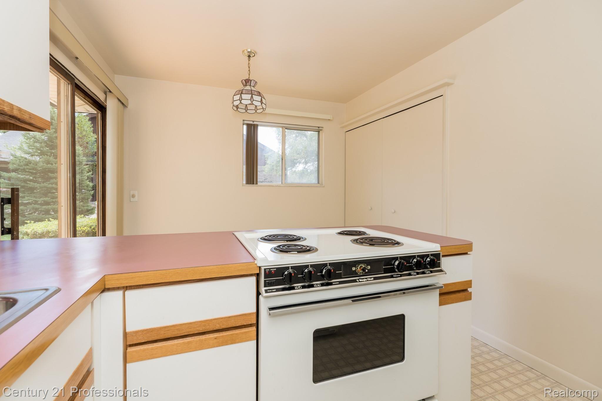 3409 Crooks Road Rochester, MI 48309 - Photo 6 of 16 kitchen 2.jpg