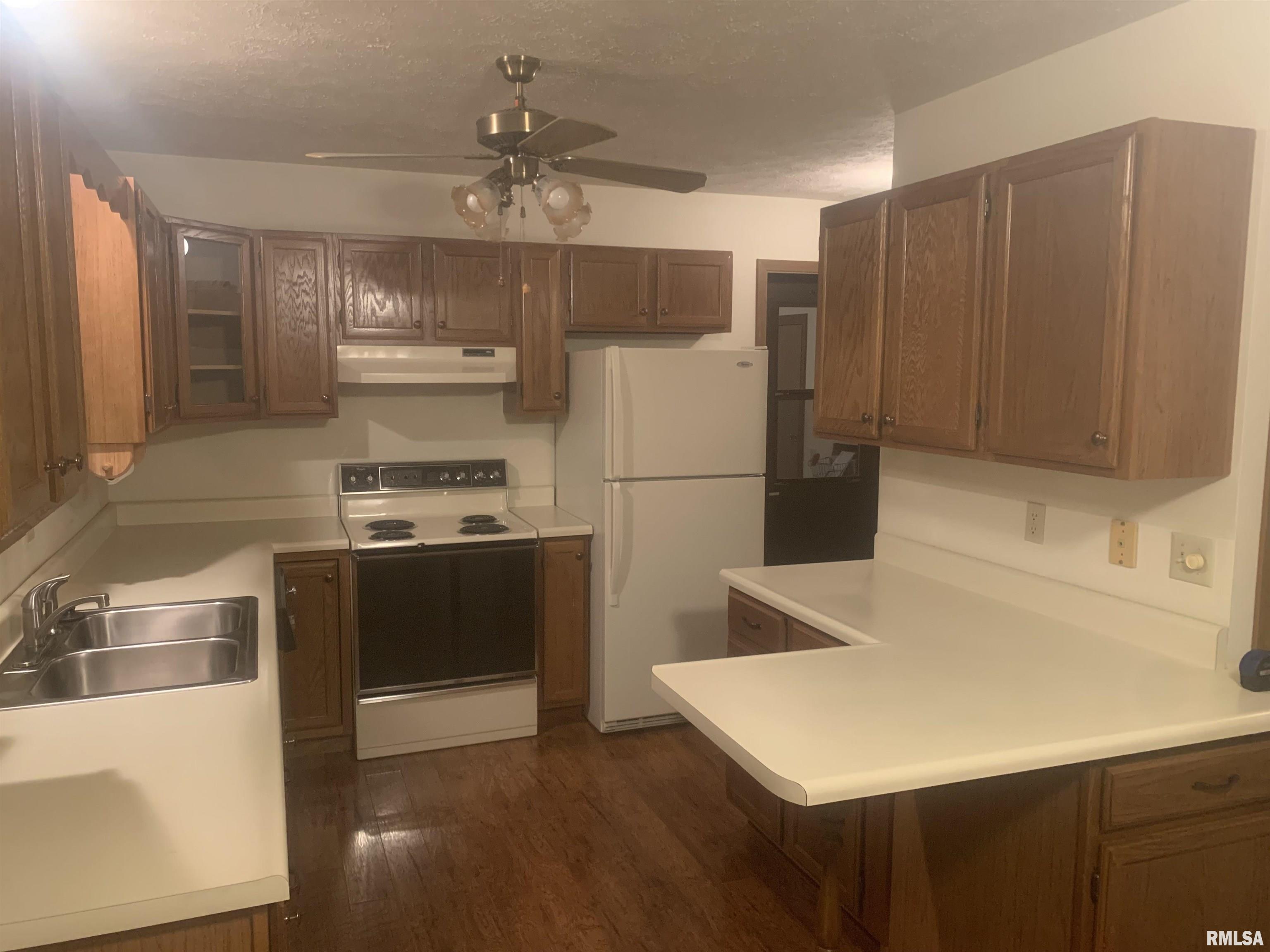 4237 26th Avenue Moline, IL 61265 - Photo 8 of 35