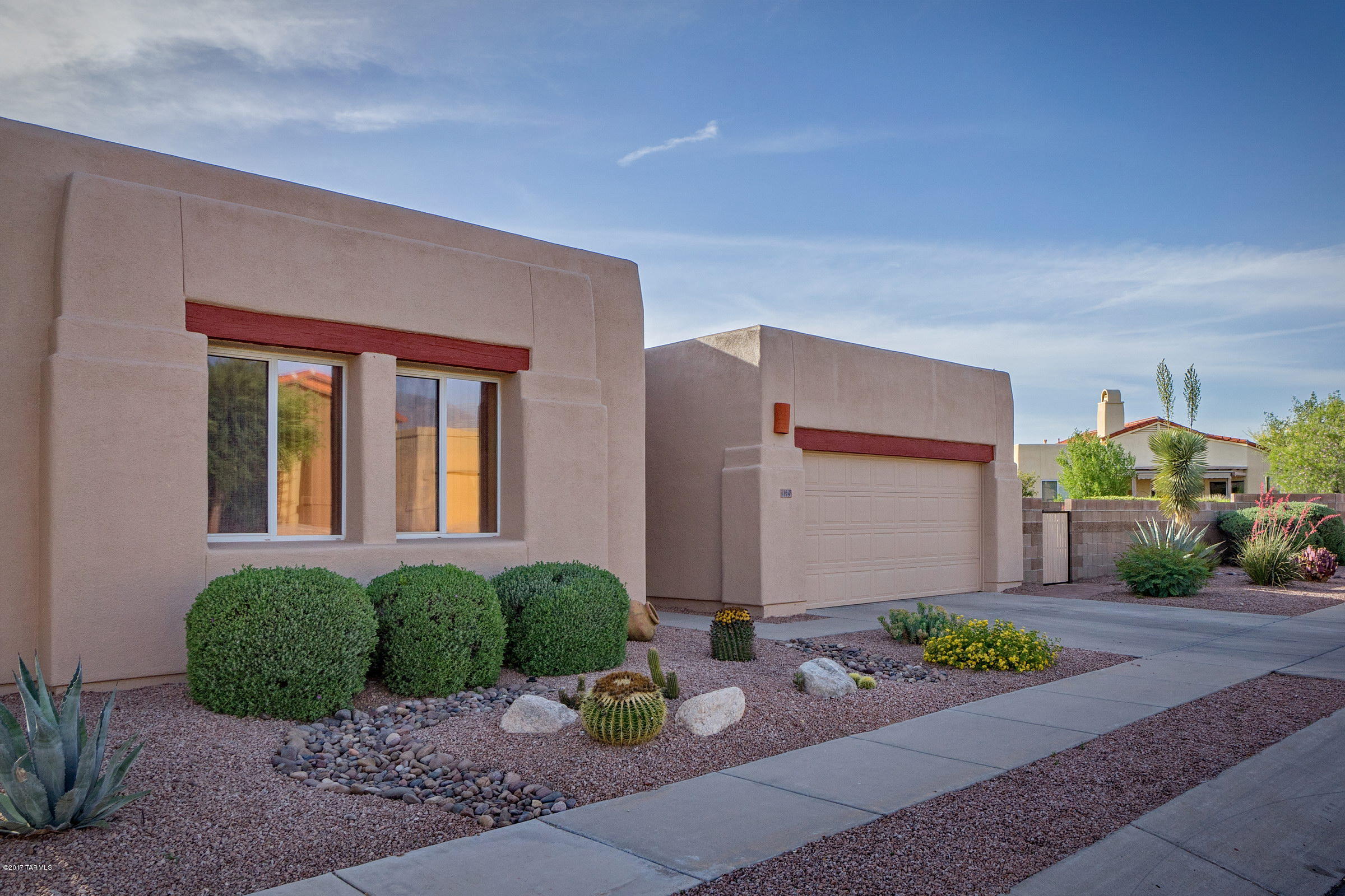 11283 North Sawtooth Road Oro Valley, AZ 85737 - Photo 2 of 29