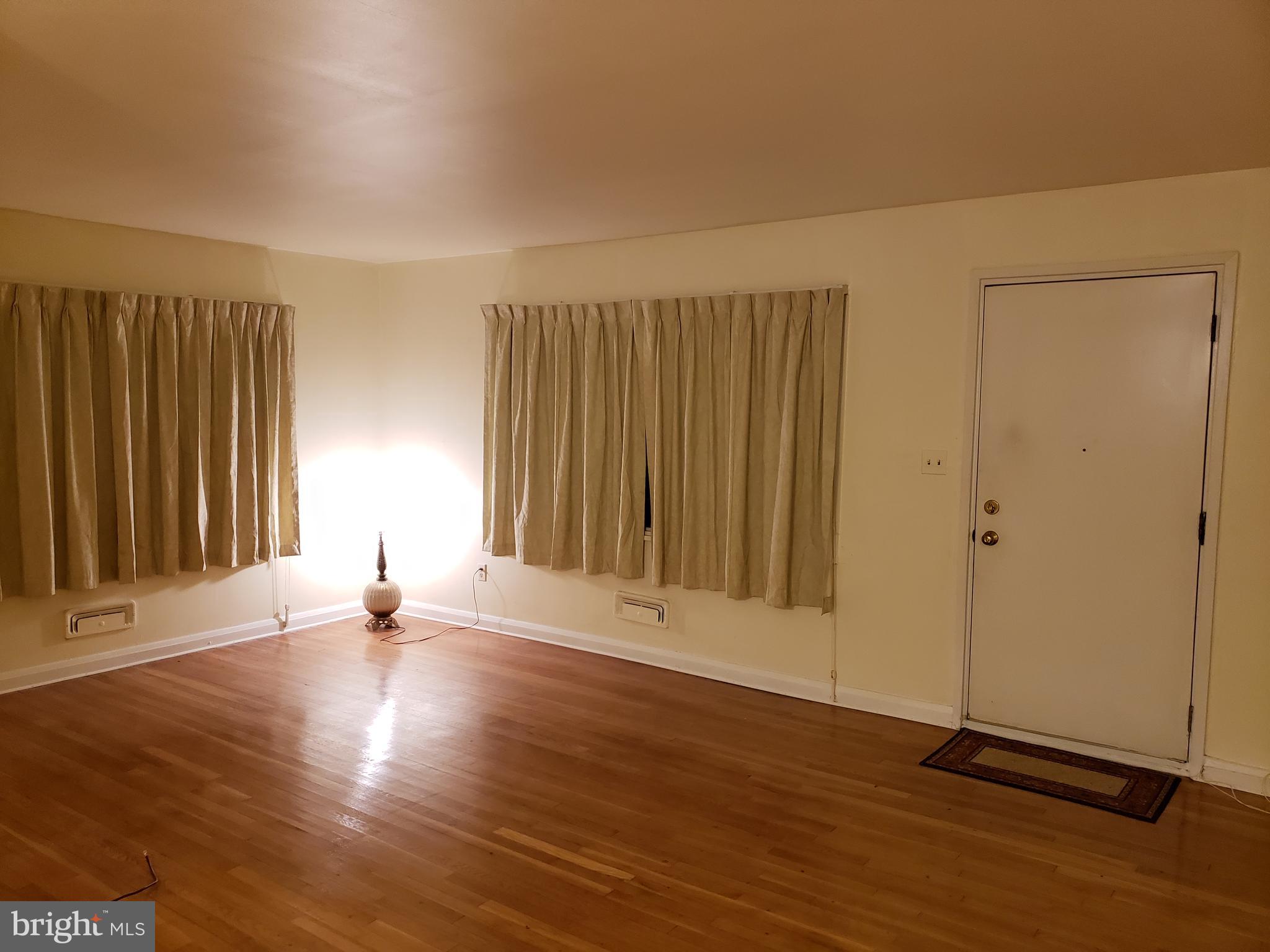 915 Prestwood Road Baltimore, MD 21228 - Photo 3 of 11