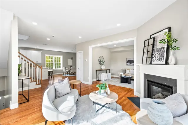 $599,999 | 4 Old County Vlg Way, Unit B, Smithfield, RI 02917