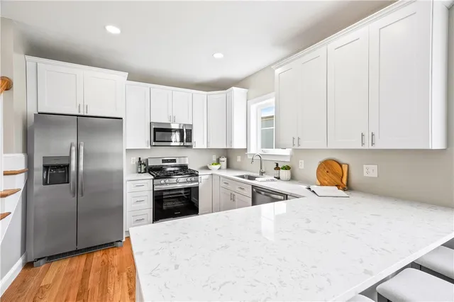 $599,999 | 4 Old County Vlg Way, Unit B, Smithfield, RI 02917