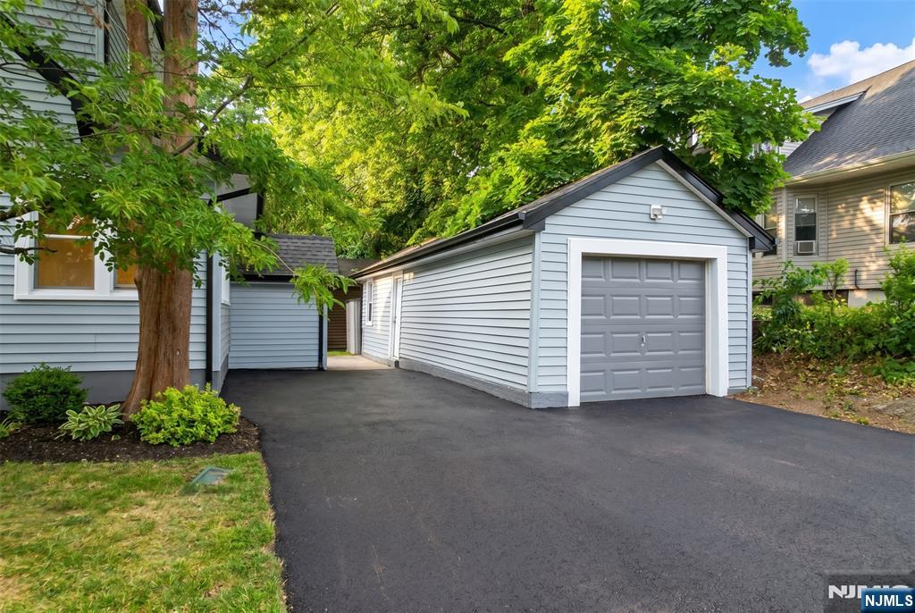 933 Maple Avenue Ridgefield, NJ 07657 - Photo 9 of 33