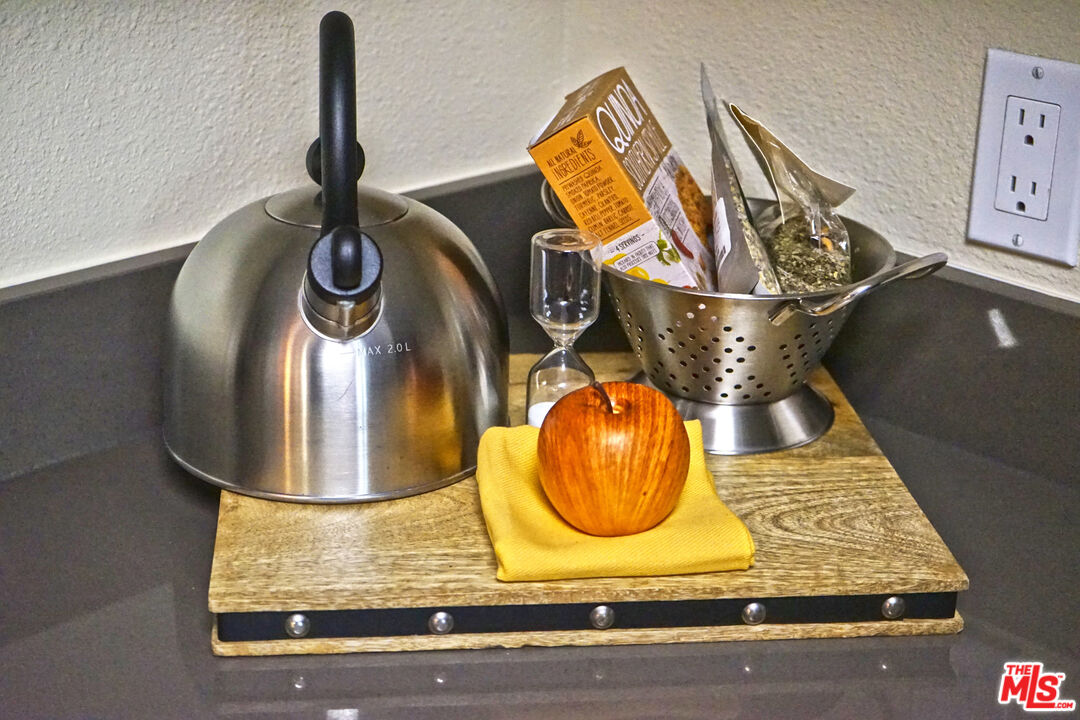 151 East Holly Street, Unit 2201 Pasadena, CA 91103 - Photo 13 of 33 a bathroom with a sink