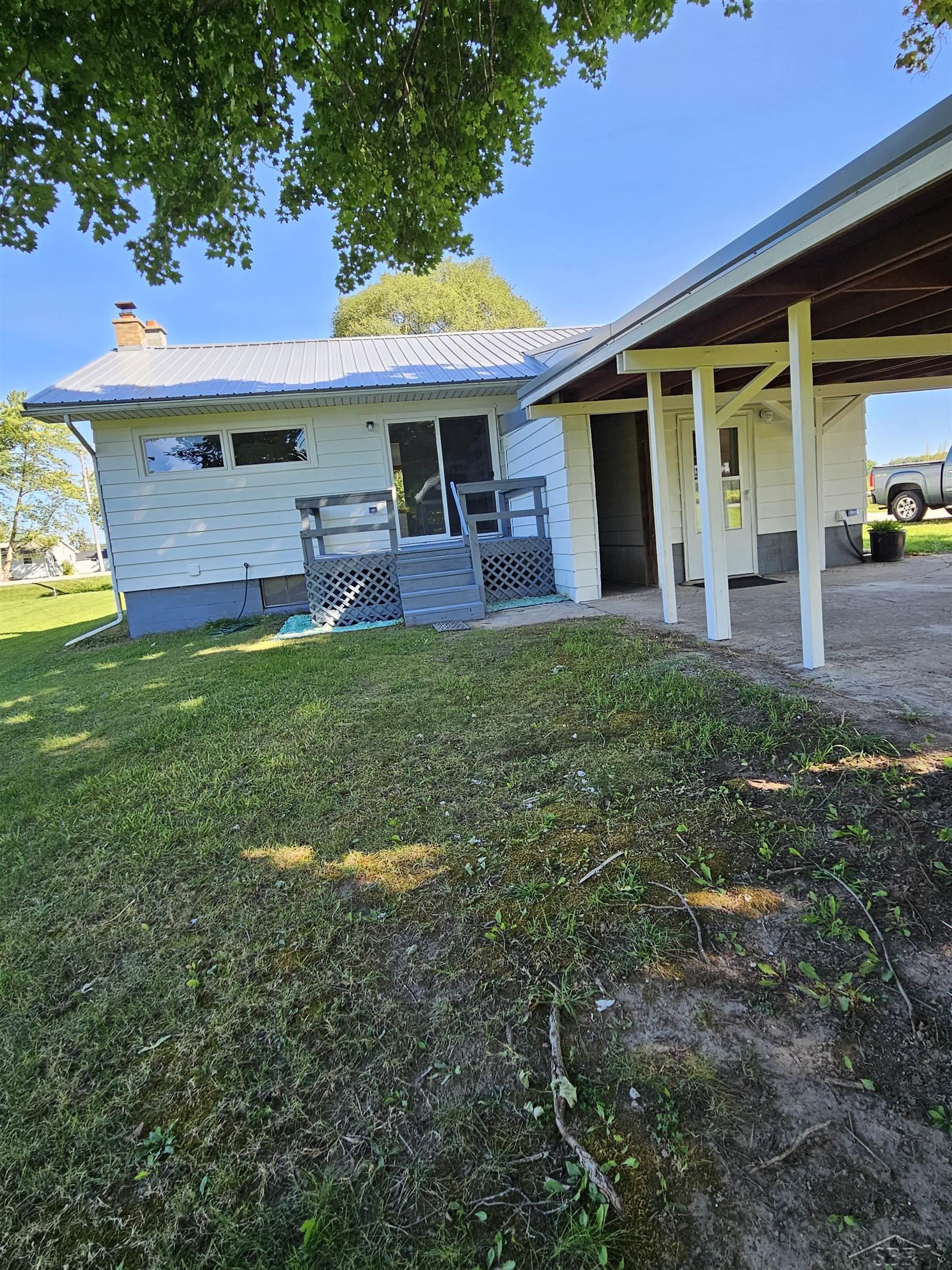 980 East Remus Road Mount Pleasant, MI 48858 - Photo 3 of 41 50162749-1087dca6-7204-42fd-8496-9137a970a2a7.JPG