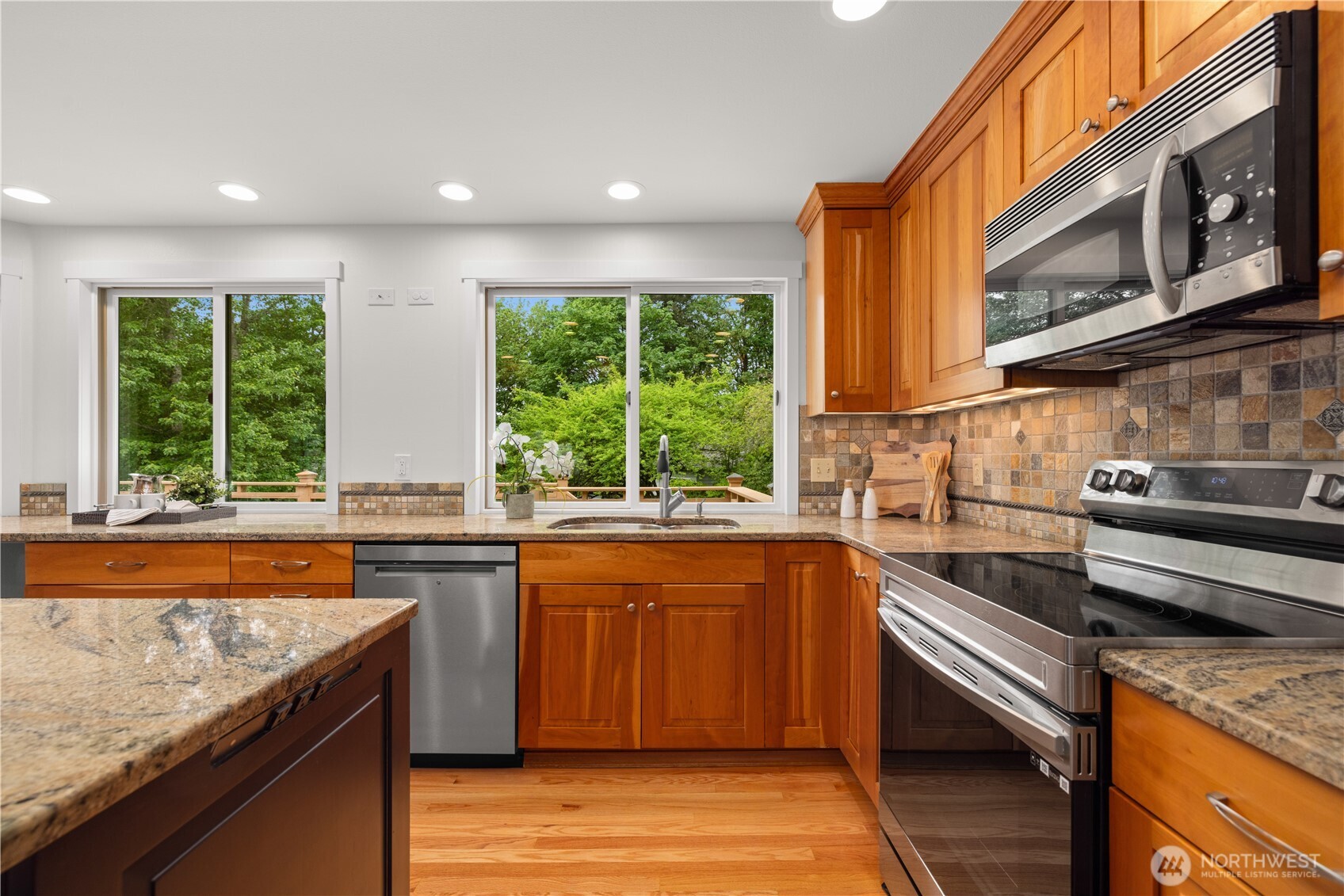 14821 104th Avenue Northeast Bothell, WA 98011 - Photo 12 of 38