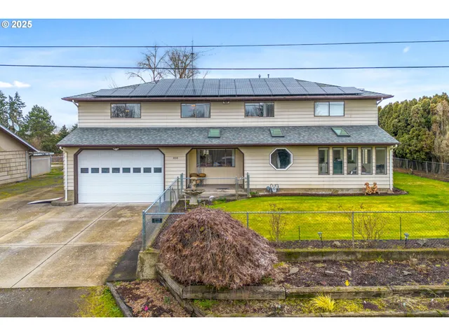 a view of a swimming pool with a bench in front of house