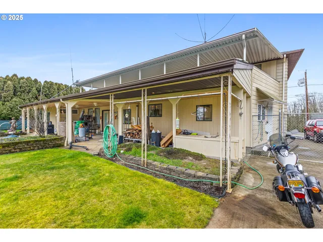 a view of a house with a big yard